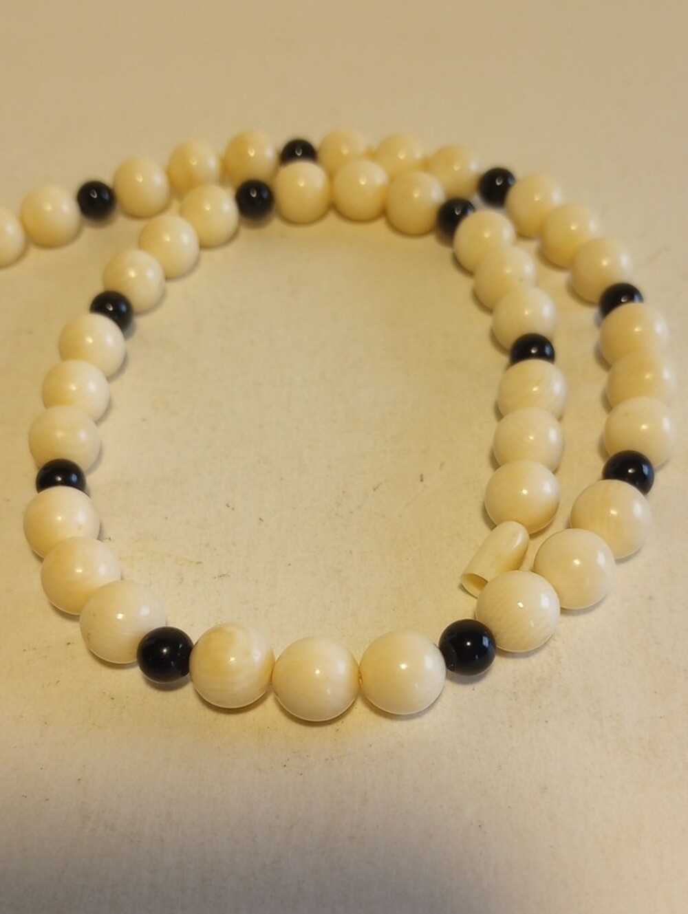 RETRO HIGH END BLACK ONYX BOVINE BONE  CHOKER 16 " LONG VERY ELEGANT